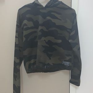 VICTORIA SWCRET CAMO CROP HOODIE